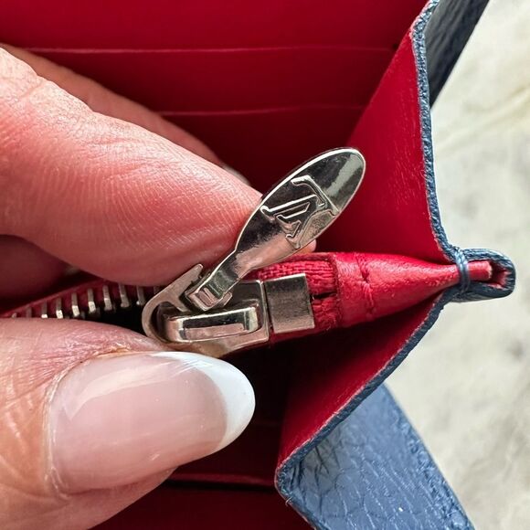 Louis Vuitton Blue Taurillon Leather Capucine Clutch/ Wallet W/Silver hardware - Picture 10 of 14